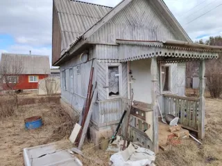 Земельный участок 858 кв.м, садовый дом 41,4 кв.м и баня 20,9 кв.м, Вологодская область, Бабаевский р-н, д. Пенек земельный участок площадью 858 кв.м, кадастровый номер 35:02:0305051:6, РНФИ П11370007407, с расположенными на нем объектами недвижимого имущества — нежилым 2-х этажным зданием -…