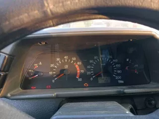 Легковой автомобиль, марка: ВАЗ, модель: 21104, год изготовления: 2005, цвет: темно зеленый, VIN: ХТА21104060910523, г/н: В302УВ21. Титульный собственник   супруг должника. На ходу, двигатель в рабочем состоянии, дно ржавое и гнилое, просветы. Не эксплуатируется примерно с 2020 года.