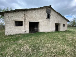 Нежилое здание (свинарник) 1 376,9 кв.м., земельный участок 18 052 +/-1 176 кв.м., Смоленская область, Гагаринский р-н, с/п Акатовское, д. Ивашково, стр. 4, кадастровые номера 67:03:1620101:511, 67:03:0030201:3220, земли сельскохозяйственного назначения - под производственной базой…