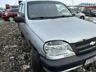 Шевроле Нива 2003 г.в., госномер Т936НК33, VIN X9L21230030004926; Chevrolet Niva 2012 г.в., госномер Х420РА33, VIN X9L212300D0439238. Цвет светло-серебристый металлик, б/у, документы отсутствуют, ключи отсутствуют; цвет серый, разбит передний бампер и решетка радиатора, б/у, документы отсутствуют…