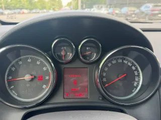 Opel Astra 2011 года выпуска, номер кузова и VIN: W0LPD6DC2BG137542, шасси отсутствует.