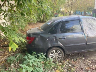 LADA Granta 2021 года, серая. VIN: XTA219040N0815339, госномер X412KX797. Двигатель: 11182 6972425, мощность 89.7 л.с. (66 кВт), объем 1596 см³. ПТС 1643 01040686893 от 29.12.2021, СТС 99 39 958002 от 29.03.2022. Автомобиль находится в залоге.