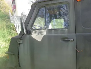 УАЗ 329671 2003 года, цвет песочный. Специальный автомобиль. VIN: X8929671030BJ2223, ПТС: 62992754, госномер К667СУ65. Тип двигателя: бензиновый, мощность 84 л.с. Разрешенная максимальная масса 2820 кг, масса без нагрузки 2250 кг.