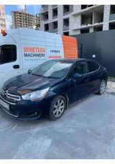 Citroen C4 2013 года выпуска, VIN: Z8TND5FEADM030663. Автомобиль находится в залоге у Совкомбанка.