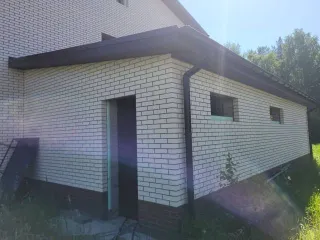 Земельные участки и объекты незавершенного строительства, Омская область. Земельный участок 1786 +/- 30 кв.м и объекты незавершенного строительства в Омской обл. 1) Земельный участок, кадастровый (условный) номер 55:20:233002:1646, место нахождения: РФ, Омская, Усть-Заостровка, Омский, Березовая…