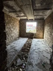 Незавершенное строительство 1059.6 м², котельная 80.7 м², участок 1433 м², Крым. Объекты по адресу: Республика Крым, Симферопольский район, пгт Николаевка, ул. Морская, д. 25. Незавершенное строительство (проектируемое назначение – нежилое здание, степень готовности – 40%) площадью 1059.6 кв. м…