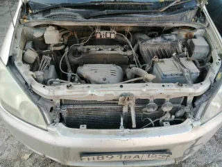 Toyota Ipsum 2001 года, 160 л.с., пробег 261797 км, АКПП. Цвет серый. Кузов АСМ260001992. Состояние: сгнившие пороги, кузов по днищу гнилой, задняя дверь гнилая, капот, решётка радиатора и передний бампер после удара, повреждён пластик салона, отсутствует задний редуктор привода и кардан.