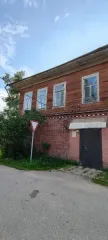 Земельный участок 395 кв.м и нежилое здание 304,4 кв.м, Архангельская область. Земельный участок площадью 395 кв.м, кадастровый номер 29:08:013101:628 (реестровый номер федерального имущества П11310007750), категория земель – земли населенных пунктов, вид разрешенного использования – общественное…