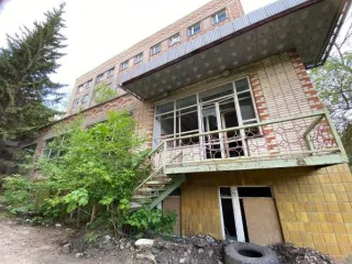 Нежилое здание 2491 кв.м с земельным участком 798 кв.м, Тульская область, Плавский район. Нежилое здание, назначение: нежилое, площадью 2491 кв.м., с кадастровым номером 71:17:030104:2740, с земельным участком из земель населенных пунктов, вид разрешенного использования – предпринимательство, с…