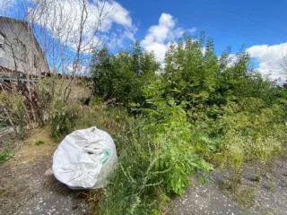 Административное здание, склады, гаражи 1368 м² Орловская область. Административное здание, назначение: нежилое, S - 300,5 м², 1968 г. Склад, назначение: нежилое, S - 118,5 м², 1952 г. Столярная мастерская, назначение: нежилое, S - 174,4 м², 1975 г. Гараж на 7 автомашин, назначение: нежилое, S -…