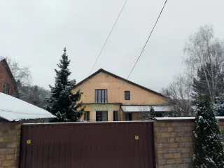 Здание 335,5 м², гараж 12 м², участок 800 м², Московская область. Здание (дом), площадь 335,5 кв. м, кадастровый номер: 50:10:0020901:955; Здание (гараж), назначение: нежилое, площадь 12 кв. м, кадастровый номер: 50:10:0020901:880; Земельный участок, земли сельскохозяйственного назначения, для…