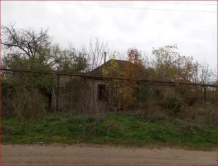 1/2 доли дома и земли, 73,3 кв.м, 2700 кв.м, Ставропольский край. 1/2 доля дома и 1/2 доля земельного участка в Ставропольском крае, еще 1/2 доля в праве на жилое здание, площадь: 73,3 кв.м., кадастровый номер: 26:08:080621:172, и 1/2 доля в праве на земельный участок, площадь: 2700 кв.м…