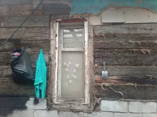 1/4 доля жилого дома 36,3 кв.м и 1/4 доля земельного участка 1407 кв.м в Курганской области, кадастровый номер дома: 45:23:040102:334, кадастровый номер земельного участка: 45:23:040102:101