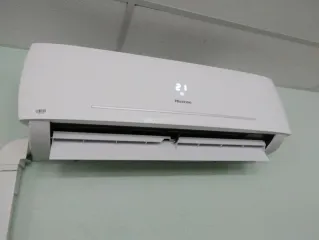 Нежилое помещение 361 кв.м, 11/250 доли на ЗУ 10 810 кв.м, Ленинградская обл., Кингисепп. Нежилое помещение - 361,0 кв. м с учетом неотделимых улучшений (23 поз.), помещения № 1-24 первого этажа (вход № 6) незавершенного строительством двухэтажного кирпичного здания общественного центра, 11/250…