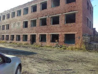 Нежилое здание 1027 кв.м, земельный участок 794 кв.м, Камышлов, ул. Пролетарская, д.113, пищевая промышленность. Нежилое здание общей площадью 1027 кв.м, кадастровый номер 66:46:0107001:1608, и земельный участок общей площадью 794 кв.м, кадастровый номер 66:46:0107001:1607, расположенные по адресу…