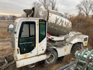 Бетоносмеситель YNIX QGMC3500 самозагрузка. Бетоносмесительная машина с функцией самозагрузки YNIX QGMC3500.