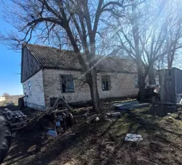 Здание кад. № 26:09:020901:8, пл. 1488.60 кв. м. по адресу СК, Туркменский район, с. Камбулат, МТФ №2.