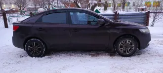 Kia Cerato, 2010, VIN - KNAFU411AB5323235, 2010 г. в. темно-вишневый, легковой седан. Залог ПАО ВТБ. Контакт для организации осмотра: 8-904-855-20-34 (ХРУНИНА Е.А.).