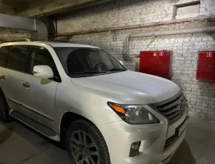 Lexus LX 570 2014 автомобиль Lexus LX 570 (универсал), 2014 года выпуска, цвет - белый, идентификационный номер (VIN) JTJHY00W904161520, государственный номер М003МР54 (арест, повтор). Марка: LX 570 Год выпуска: 2014 Государственный регистрационный знак: М003МР54 Модель: Lexus Вид транспорта…
