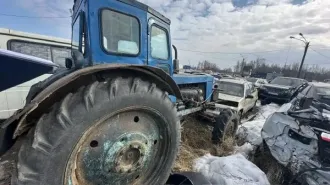 Трактор МТЗ-80, г/н2458ТР69, Тракторная телега. Трактор марки Т-40 А ЛТЗ без г/н, № двигателя 1002015АЗ. Транспортные средства (по прямому назначению): 1. Трактор МТЗ-80, г/н2458ТР69, Тракторная телега. 2. Трактор марки Т-40 А ЛТЗ без г/н, № двигателя 1002015АЗ.
