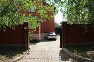 Жилой дом, площадь 764,3 кв.м., адрес: Россия, г. Москва, д. Власово, ул. Юбилейная, д. 72, кадастровый номер: 77:18:0170704:289. Здание, площадь 96,6 кв.м., назначение: Нежилое, количество этажей: 1, адрес: Россия, Москва, Власово, ул. Юбилейная, д.72, стр.1, кадастровый номер: 77:18:0170704:237…