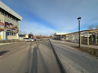 Доля 13789/298100 в праве на нежилое здание рынка площадью 3070,9 кв.м., кадастровый номер 38:35:010235:185, и доля 7085/157800 в праве на земельный участок площадью 1578 кв.м., кадастровый номер 38:35:010235:15, расположенные по адресу: РФ, Иркутская область, г. Зима, пер. Коммунистический, д. 4…