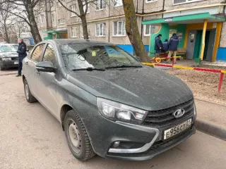 Lada Vesta 2016 года, темно-зеленого цвета. Государственный номер Е956СТ21, VIN XTAGFL120HY047271.