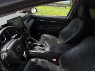 Toyota Camry 2021 года, 249 л.с., 253400 км, АКПП; Automobile Toyota Camry, gos.reg.znak H101XX98, VIN XW7BZ3HK60S116340, 2021 g.v., moshchnost dvig., l.s. (kW): 248.8 (183), tsvet: bely perlamutr s chernoy kryshey.