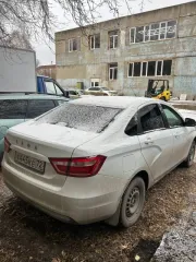 Lada Vesta, 2019 года, 106 л.с., 166157 км. Легковой автомобиль, VIN XTAGFL110LY402545, механическая коробка передач, отсутствует аккумулятор. Возможно потребуется капитальный ремонт ДВС. Находится в залоге у АО "ТБанк".