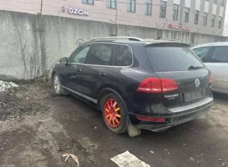 Транспортное средство Volkswagen Touareg, 2011 г.в. Автомобиль легковой, марка: Volkswagen, модель: Touareg, VIN: XW8ZZZ7PZCG003296  цвет: черный  год изготовления: 2011  тип двигателя: дизельный  заявленная мощность двигателя: 244 л.с.  расположение руля: слева. Транспортное средство находится в…