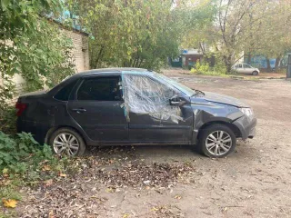 LADA Granta 2021 года, серая. VIN: XTA219040N0815339, госномер X412KX797. Двигатель: 11182 6972425, мощность 89.7 л.с. (66 кВт), объем 1596 см³. ПТС 1643 01040686893 от 29.12.2021, СТС 99 39 958002 от 29.03.2022. Автомобиль находится в залоге.