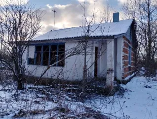 Жилой дом 52,2 кв.м и земельный участок 5000 кв.м, Орловская область Здание (жилой дом), назначение: жилое, общая площадь 52,2 кв.м с кадастровым номером 57:11:1780101:105 и земельный участок, категория земель: земли населенных пунктов, разрешенное использование: для ведения личного подсобного…