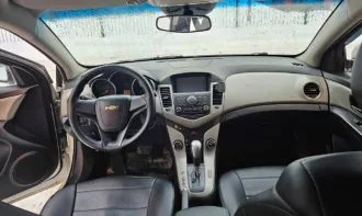 Автомобиль марки CHEVROLET модель Cruze 2012 г.в. VIN номер XUFJA696JC3020608. В залоге у ПАО СОВКОМБАНК