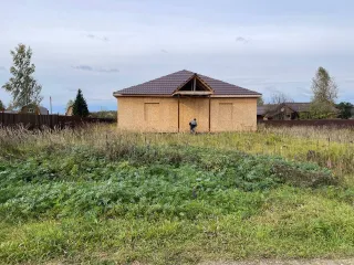 Земельный участок 1000 кв.м и дом 137.5 кв.м Московская область - Земельный участок площадью 1000 +/- 22 кв.м категория земель: Земли сельскохозяйственного назначения разрешенное использование: Для садоводства с кадастровым номером: 50:26:0070601:699 - Жилой дом назначение: жилой дом площадь 137,5…