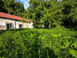 Здание школы, спальный корпус, гараж, веранда, склад, 3686,3 кв.м, Орловская область Имущественный комплекс, расположенный на земельном участке: Здание 3-х этажной школы и 2-х этажного спального корпуса, назначение: нежилое, общая площадь 2935,4 кв.м., количество этажей 3 в том числе подземных 0…