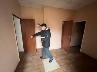 Объект аренды, площадь 61,9 кв. м., номер на поэтажном плане: 3-7,   адрес (местонахождение) объекта: 360003, Кабардино-Балкарская Республика, г. Нальчик, ул. Тарчокова, д. 54Г, помещение 11292-"А" Требуется текущий ремонт 
Общая площадь: 61.9 
Расположение в пределах объекта недвижимости (этажа…
