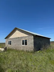 Земельный участок 850 м² и объект незавершенного строительства по адресу: Оренбургская область, Соль-Илецкий район, г Соль-Илецк, ул Цветочная, 86 с кадастровым номером 56:47:0101001:1251. Объект незавершенного строительства проектируемое назначение: жилое, площадью застройки 98,5 м², степенью…