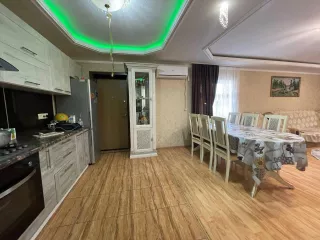 Жилое здание, площадь: 161,1 кв.м., кадастровый номер: 23:39:1101190:122 и земельный участок, площадь: 580 кв.м., категория земель: Земли населенных пунктов, разрешенное использование: индивидуальное жилищное строительство, кадастровый номер: 23:39:1101190:50, адрес: Краснодарский край, р-н…