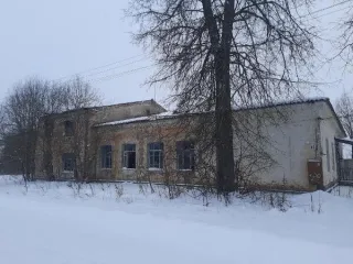 Нежилое здание, 367 кв.м, Псковская обл., г.Новоржев, ул.Победы, д.46 нежилое здание (бывший военкомат), объект культурного наследия регионального значения «Склад казённый винный, 1890-1903гг.», 367 кв.м. КН 60:10:0010205:93, расположенный на земельном участке с КН 60:10:0010205:206 по адресу…