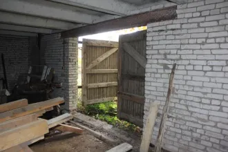 Шесть нежилых зданий общей площадью 1385,9 кв. м по адресу: Московская область, Спецлесхоз Учинский. Кадастровые номера: 50:13:0000000:20893, 50:13:0000000:20890, 50:13:0000000:20883, 50:13:0000000:20885, 50:13:0000000:20887, 50:13:0000000:20892. Общая площадь: 1385.9 кв. м. Количество этажей: 1…