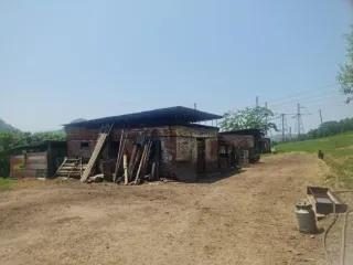 Земельный участок и нежилые помещения 233,2 кв.м Приморский край Земельный участок кадастровый номер 25:13:030209:1328 площадью 19822 кв.м категория земель: Земли населенных пунктов виды разрешенного использования: склады адрес местоположению: местоположение установлено относительно ориентира…