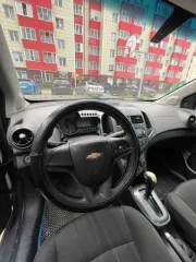 Легковой автомобиль Chevrolet Aveo 2013 года выпуска, цвет серый металлик, VIN XUFTA69EJDN002640, мощность двигателя 85 л. с. (116 кВт), разрешённая максимальная масса 1619 кг, масса без нагрузки 1314 кг.