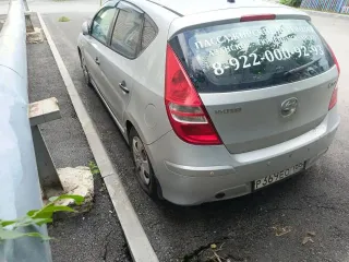 Hyundai i30 2010 Hyundai i30, 2010 года, 126 лс, АКПП еще Hyundai i30, 2010 года, 126 лс, АКПП еще Легковой автомобиль, HYUNDAI I30, VIN: TMADB51DBBJ142342,2010 года выпуска. Спущены все четыре колеса, двигатель требует замены.