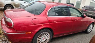 Jaguar S-Type 2006 года выпуска, VIN: SAJAA01M57FN73133. Государственный регистрационный знак: E527QB 186. Цвет кузова: вишневый.