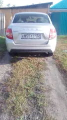 LADA GRANTA 2023 года выпуска, VIN XTA219040R1011948, госномер E855AEI22. Техническое состояние: кузов - левая сторона: потертости и задир лакокрасочного покрытия над задним колесом; задняя сторона: вмятина у левой фары. Внутренних повреждений нет. ПТС утерян. Транспортное средство является…
