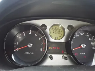 Nissan Dualis 2008, VIN: не указан. Сведения о технических характеристиках: не работает кондиционер, не работает насос омывателя переднего стекла, характерный звук вариатора при включении задней скорости, ходовая часть требует ремонта, царапины, потертости, следы прижатия правой передней двери…
