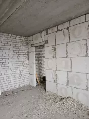 Жилое помещение (квартира) - 44.2 кв. м, кадастровый номер 63:01:0807008:1003, 
Адрес: г. Самара, ул. Братьев Коростелевых, д. 66А, кв. 50, 
Ограничения и обременения: без внутренней отделки (отсутствует сантехническое оборудование, разводки электрики по квартире), в квартире третьи лица не…