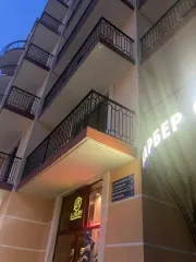 Нежилое помещение 12.6 м², Краснодарский край, г. Геленджик, ул. Революционная / ул. Курзальной, д. 21, пом. 20, кадастровый номер 23:40:0403033:99. Общая площадь: 12.6.