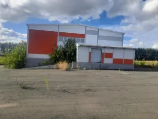 Земельный участок 3638 кв.м и нежилое здание 1410 кв.м, Удмуртская Республика, Алнашский район. Земельный участок общей площадью 3638,0 кв. м, с кадастровым номером 18:01:007001:536, с расположенным на нем объектом недвижимого имущества – здание общей площадью 1410,0 кв.м., с кадастровым номером…