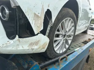 Kia Rio 2018 года выпуска, госномер С736РС33, VIN Z94C241BAKR101867. Цвет белый. Передний бампер с левой стороны разбит, передняя правая дверь с многочисленными вмятинами, вмятины в области порогов с правой стороны. Автомобиль б/у, правоустанавливающие документы и ключи отсутствуют. Продается в…